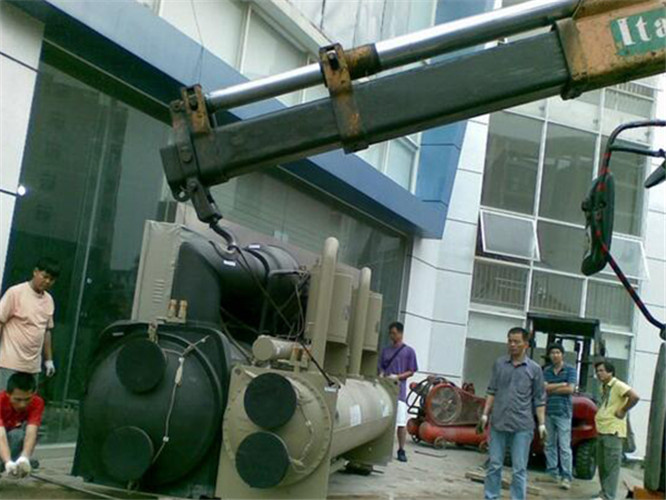 乃东区随车吊和汽车吊的核心区别是什么？哪种更省钱？