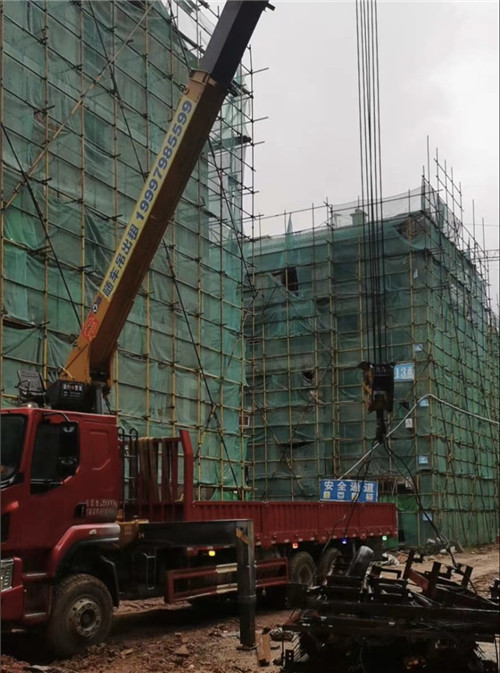 乃东区“慢工细活”—— 吊车的 “微动控制” 技术